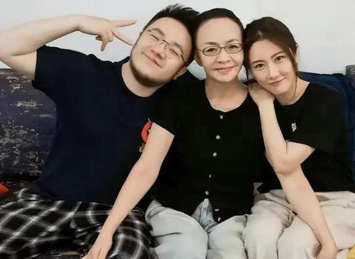 娱乐八卦吃瓜直播,娱乐圈幕后真相，吃瓜群众狂欢盛宴！  第2张